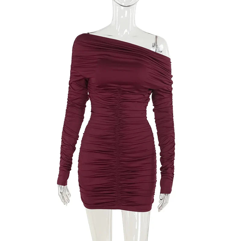 Bruce שמלת מיני אוף שולדר עם קפלים מחטבים