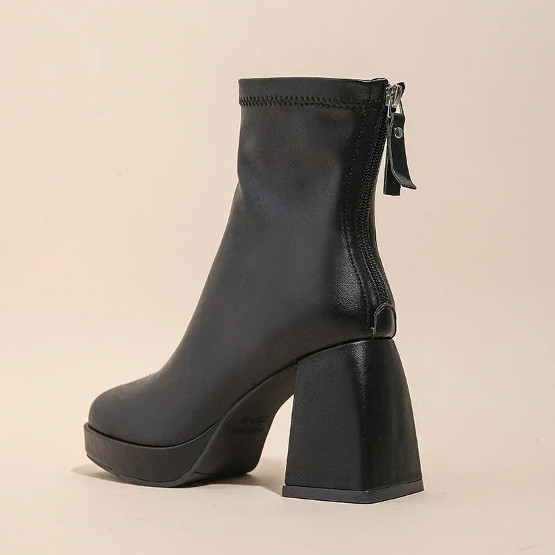 Mills מגפוני דמוי עור עם עקב